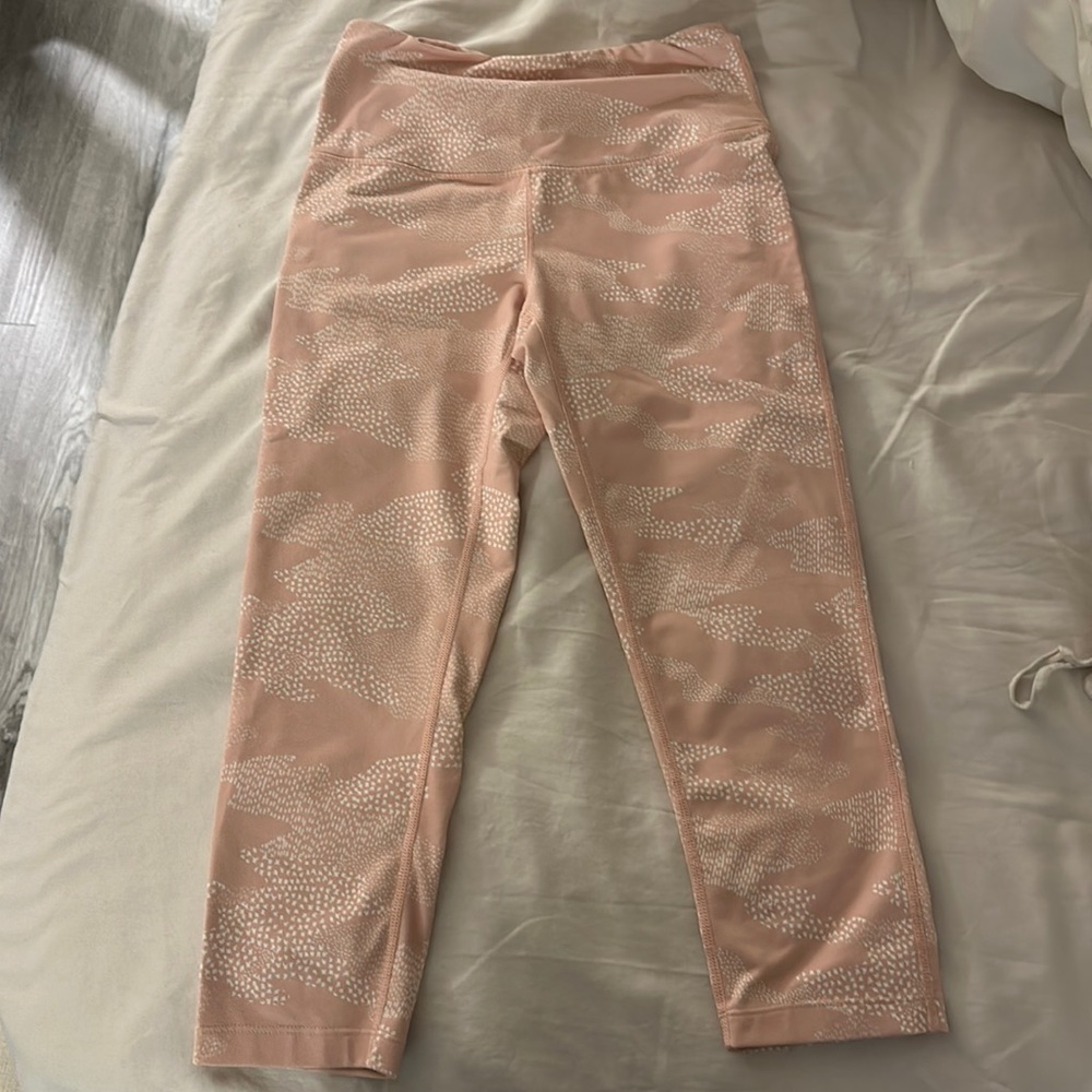 light pink cropped leggings